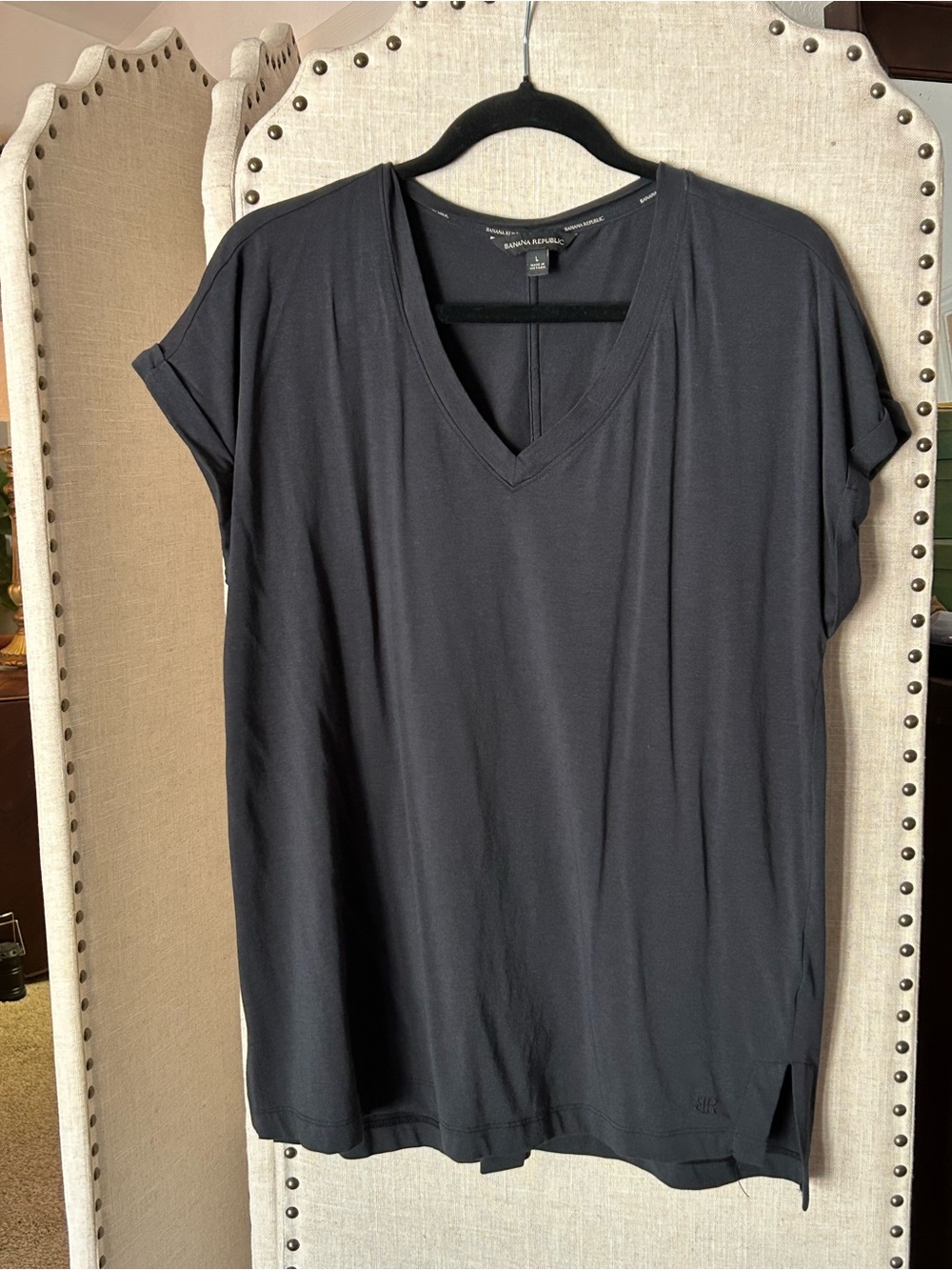 Banana Republic Black V-Neck Short Sleeve Tee - Relaxed Fit